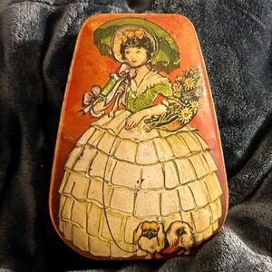 😉Bundle Days😉Embossed George W. Horner Co. Ltd. "Dainty Dinah" Toffee Tin-Empty